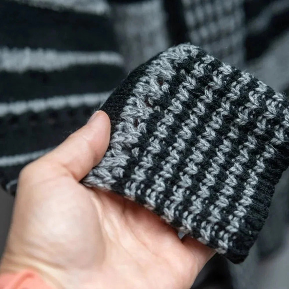 Line black  & gray striped oversized cardigan | Small - Picture 3 of 5